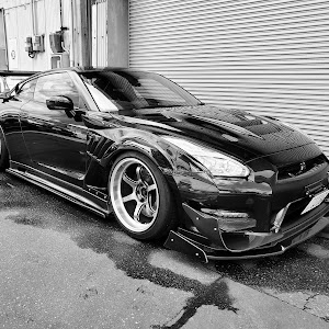 NISSAN GT-R