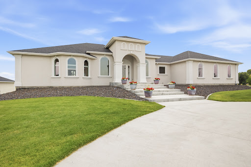 House with pool 2