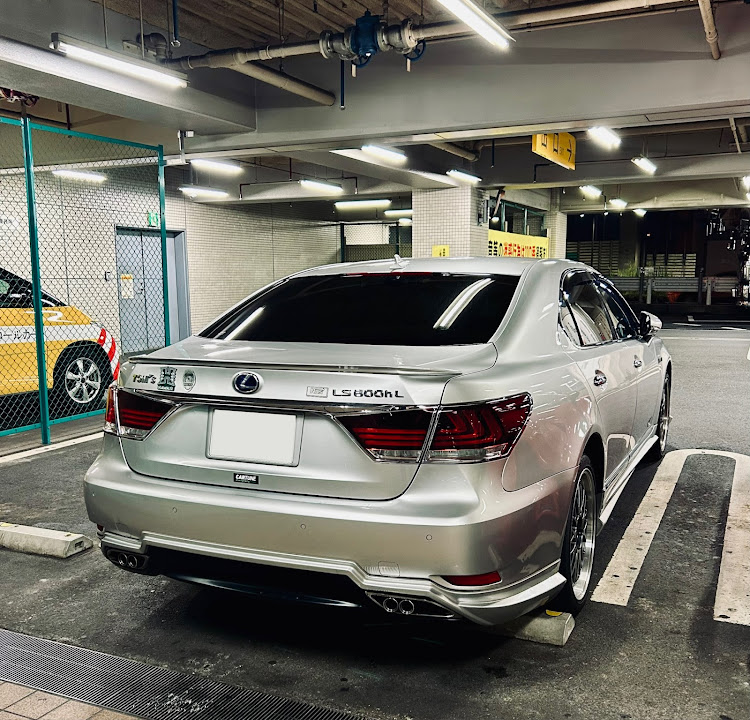 LSのBBS LM・首都高ドライブ・箱崎PA・ソニックシルバー。一択。・翼号はホンモノ(ﾟ∀ﾟ)✨✨✨に関するカスタム事例の投稿画像1枚目