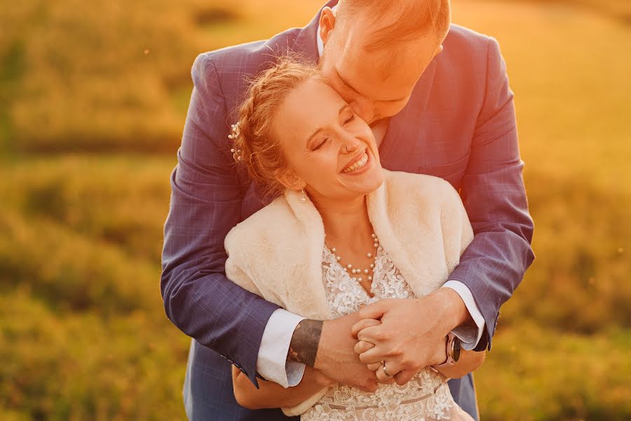 Fotografo di matrimoni Marianna Bencsik (mannafoto). Foto del 11 ottobre 2022