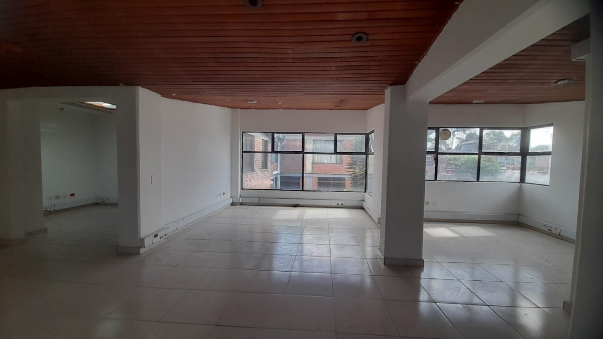 Casa En Venta - La Esmeralda, Bogota