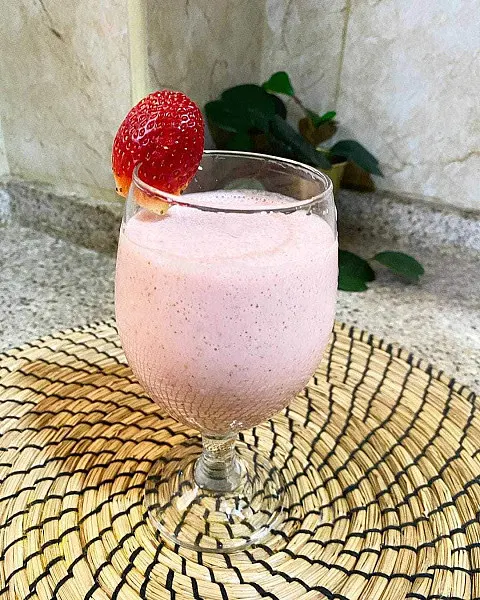 Kullad Strawberry Lassi