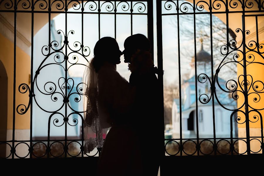 Fotógrafo de casamento Aleksandr Titkov (titkov). Foto de 6 de abril 2022