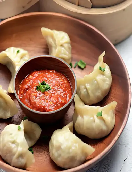 Classic Chicken Steamed Momos [6 Pcs]