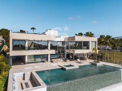House with pool 1
