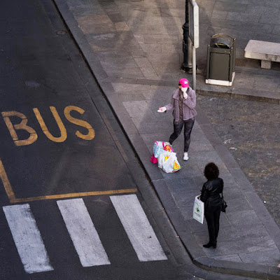 aspettando il bus di Elisabetta Castellano