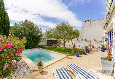 House with pool and terrace 9