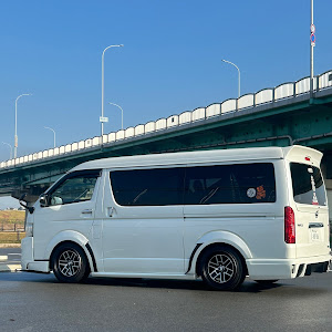 ハイエースワゴン TRH214W