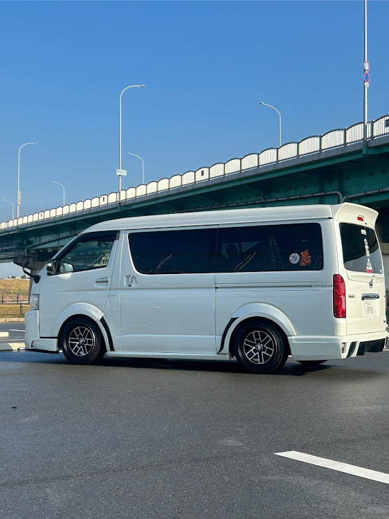 ハイエースワゴンのあけましておめでとうございます・今年もよろしくお願いしますに関するカスタム事例の投稿画像1枚目