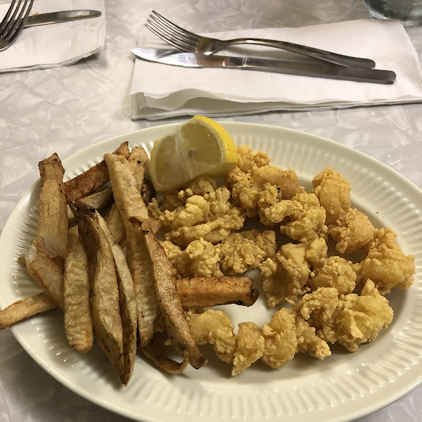 Fried shrimp dinner no pickle no bread. WOW. I didn’t feel comfortable using the horseradish or ketchup that was on the table, but next time might try to bring my own.