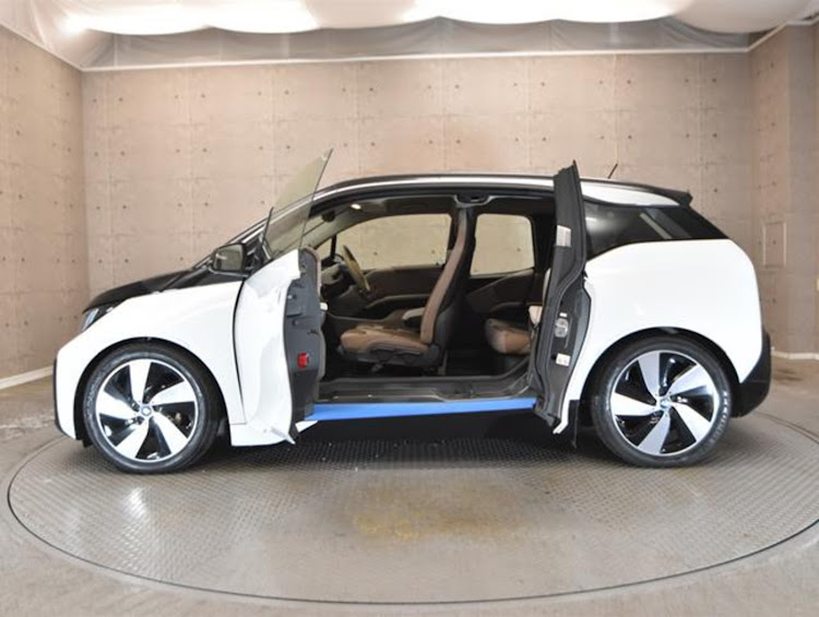 i3の納車日決定・BMW3シリーズ・BMW i3・ﾚﾝｼﾞｴｸｽﾃﾝﾀﾞｰEV・速報に関するカスタム事例の投稿画像3枚目