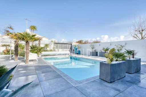 Maison avec piscine et terrasse 2