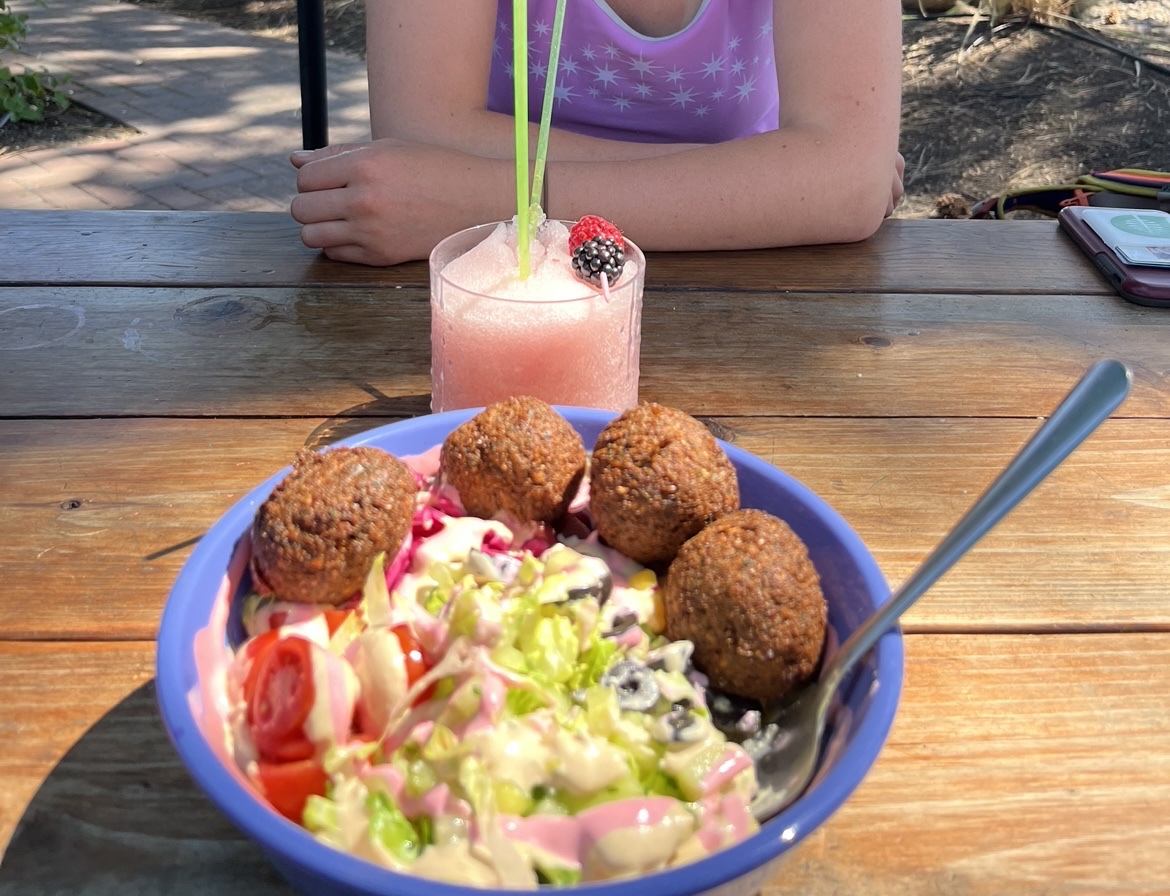 Falafel bowl with strawberry lemonade