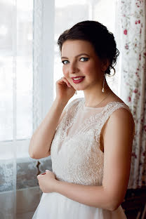 Wedding photographer Marina Yakovleva (smillow). Photo of 17 April 2018