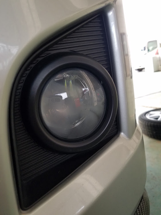 ワゴンRスティングレーのフォグレンズ交換・明るくなるよね⁉️・夜が楽しみ😘に関するカスタム事例の投稿画像2枚目