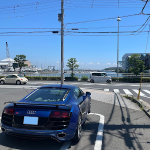 R8 クーペ