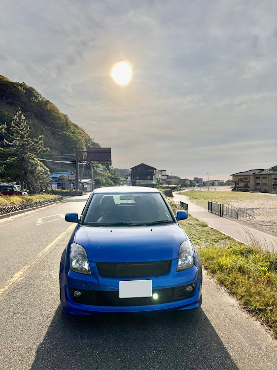 スイフトスポーツの気ままにドライブ・海が似合う車・車って最高だよね・趣味はドライブ・充実した休日の過ごし方に関するカスタム事例の投稿画像3枚目