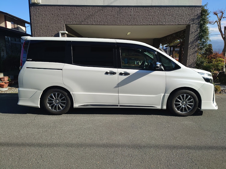 ヴォクシーのCLUB"Dual"・DIY・スタッドレスタイヤへ交換・冬仕様の車高に関するカスタム事例の投稿画像5枚目