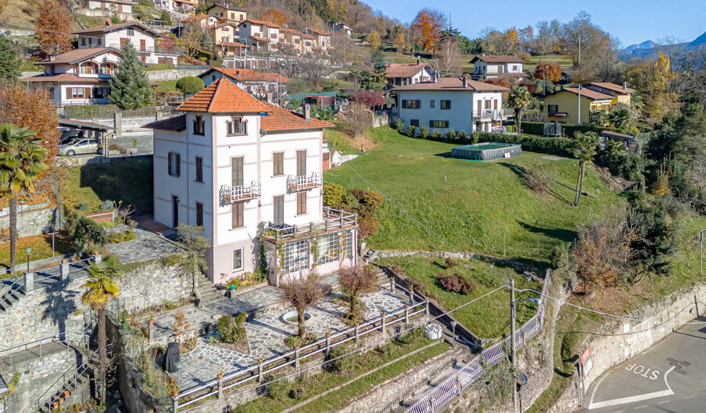 Villa with terrace Dizzasco