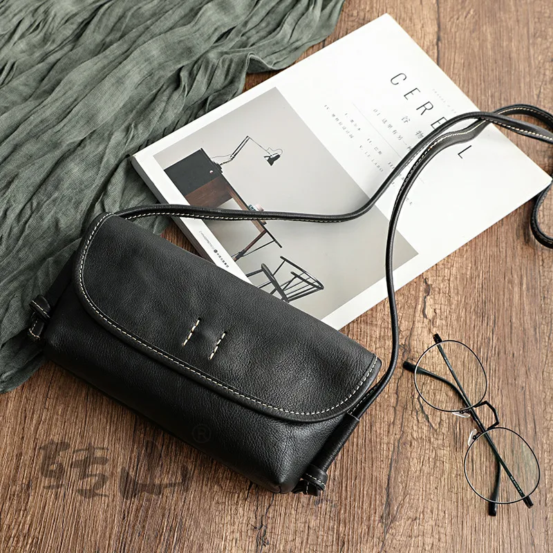 Vintage kožna horizontalna torba za rame, mekana. Elegantna i praktična, idealna za svakodnevno nošenje knjiga i drugih stvari.