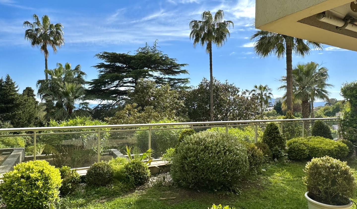 Apartment with terrace and pool Cannes