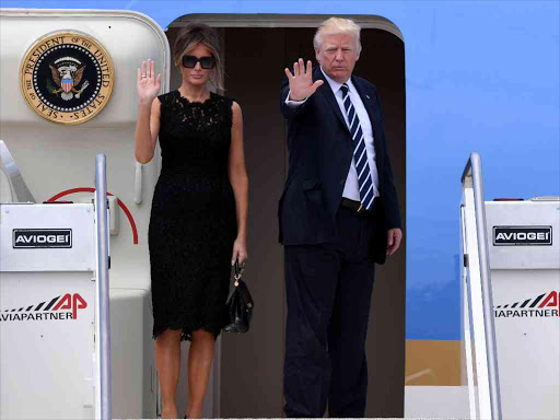 US President Donald Trump and first lady Melania Trump wave before leaving Leonardo da Vinci-Fiumicino Airport in Rome, Italy, May 24, 2017. /REUTERS