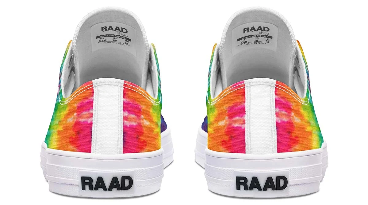 Title 6, Modieuze lage canvas schoenen voor koppels. Tre...