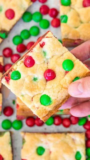 M&M Cookie Bars - 4 Ingredients Only! [Video] - Sweet and Savory Meals