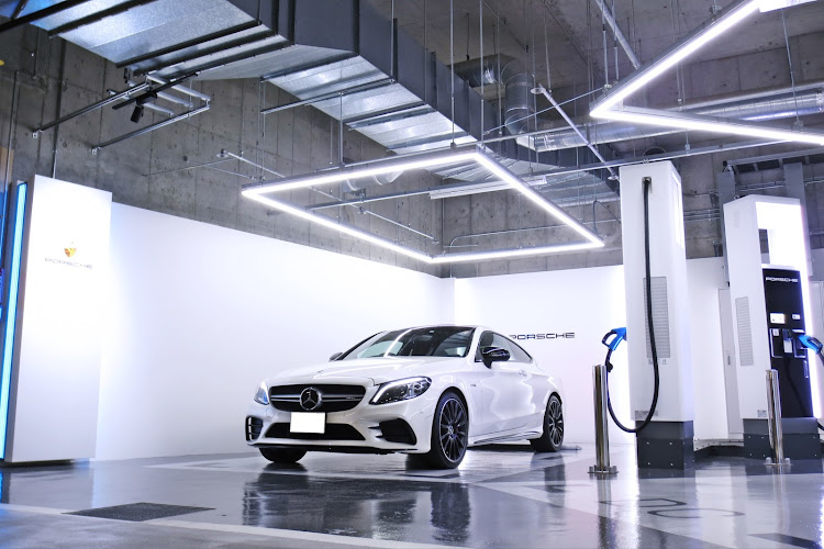 Cクラス クーペのメルセデス・ベンツ・AMG・ベンツ・discover＿ct・ポルシェに関するカスタム事例の投稿画像6枚目