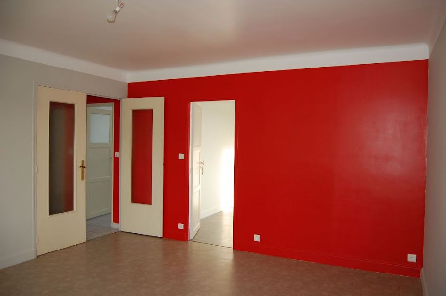 Location  appartement 3 pièces 59 m² à Saint-Satur (18300), 410 €