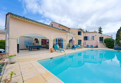 Villa avec piscine et terrasse 1