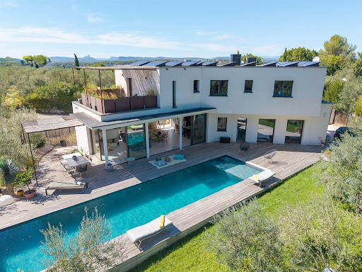 House with pool and garden 4