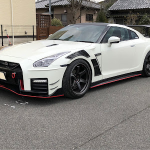 NISSAN GT-R