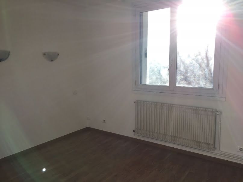 Location  appartement 3 pièces 84 m² à Rillieux-la-Pape (69140), 1 090 €