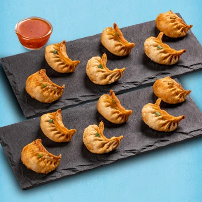 Fried Classic Chicken Momos With Momo Chutney - 12 Pcs