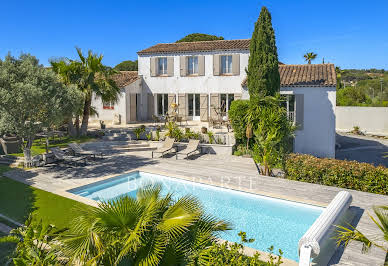 Maison avec piscine et terrasse 1