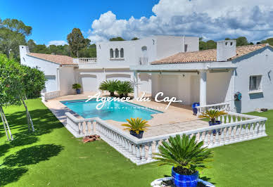 Villa with pool 4