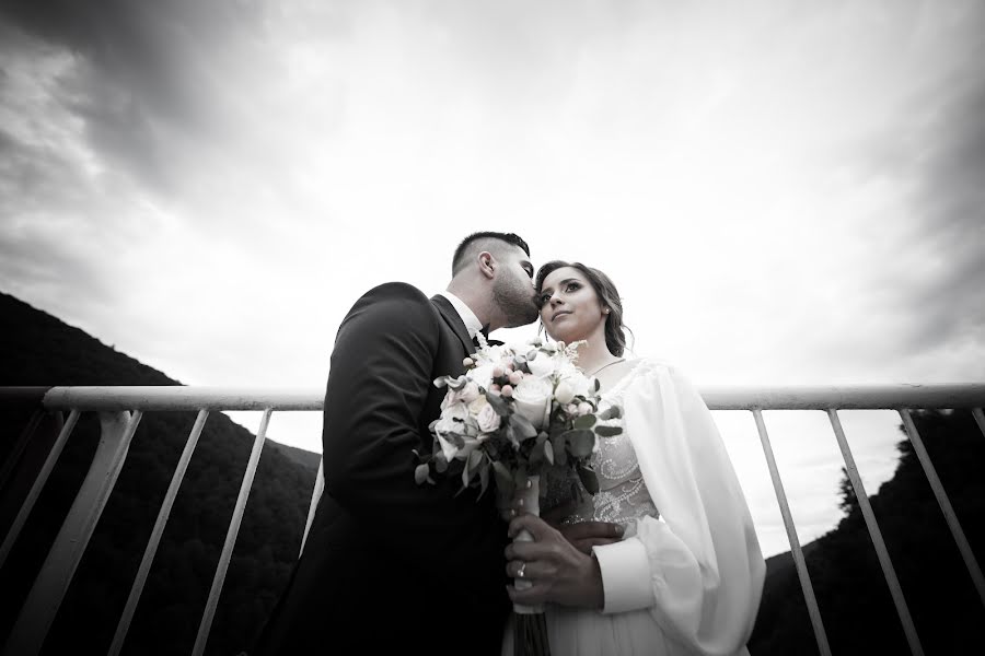 Wedding photographer Iulian Sofronie (iuliansofronie). Photo of 19 September 2023