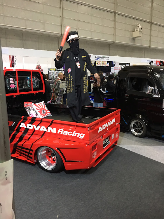 ヴェゼルの東京オートサロン2019・ジャパニーズヤンキースタイル・ポールダンス・スパシャンに関するカスタム事例の投稿画像2枚目