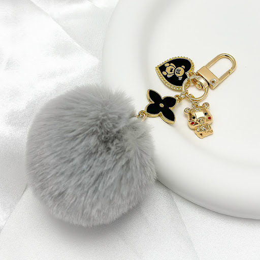 Title 2, Porte-clés pendentif boule de fourrure Love Bea...