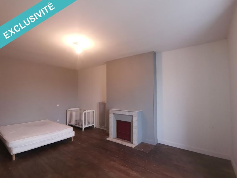 Vente maison 6 pièces 208 m² à Chepniers (17210), 252 000 €