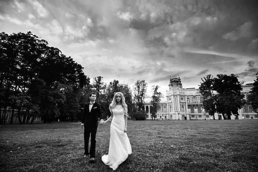 Fotógrafo de casamento Sergey Lomanov (svfotograf). Foto de 26 de janeiro 2019