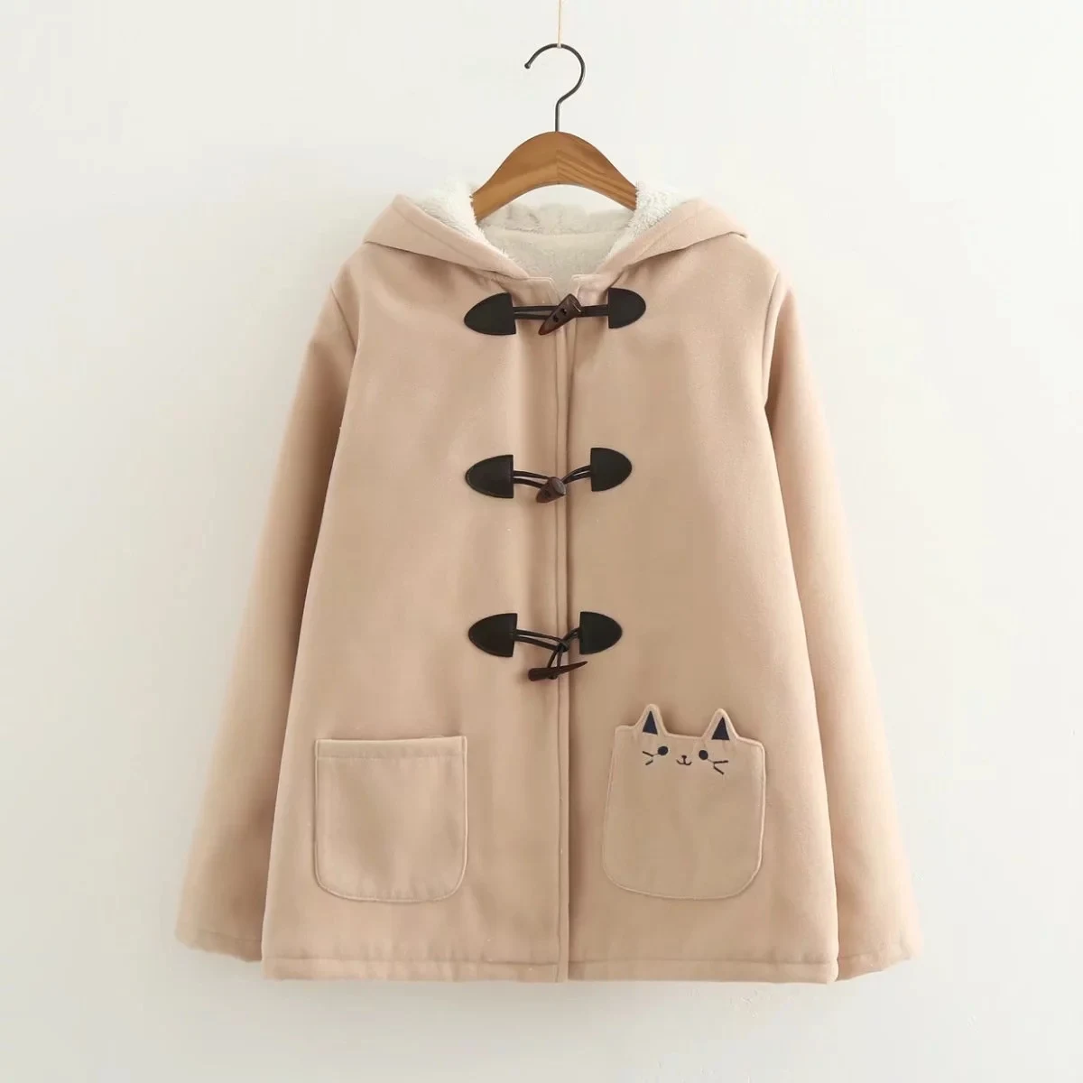 Title 1, Hornknopf-Fleece-Mantel für Wärme und Komfort. ...