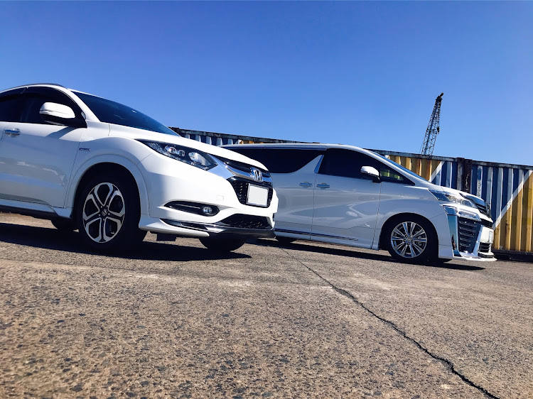 ヴェゼルの朝から洗車・スッキリ・炎天夏・1日だけの休日に関するカスタム事例の投稿画像2枚目