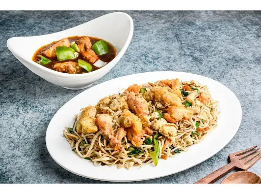 Mixed Hakka Noodles With Chilli Chicken Boneless [3 Pieces]