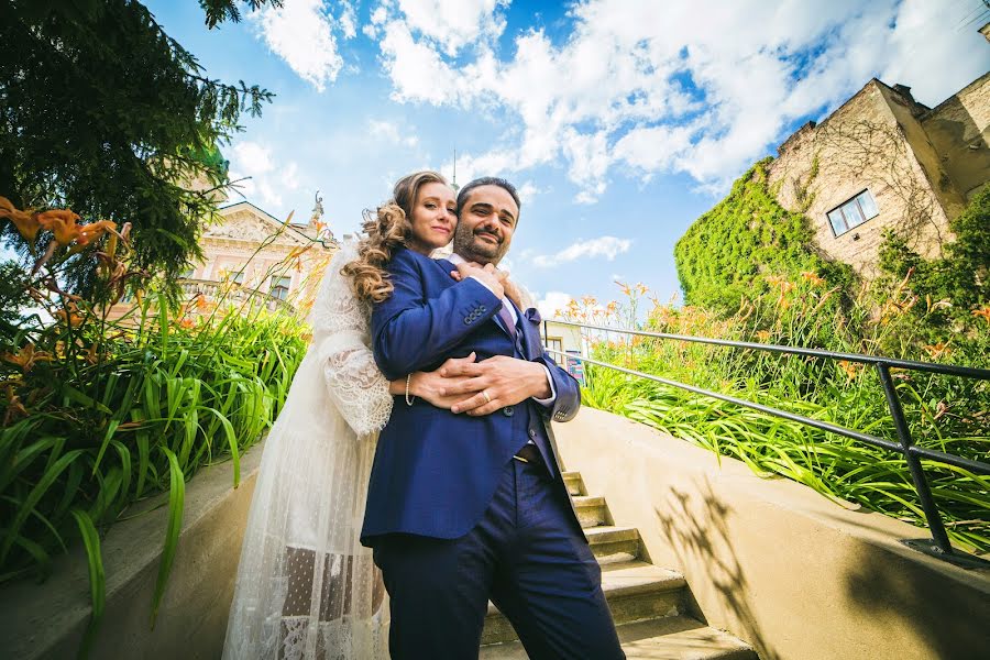 Wedding photographer Nazar Antonishin (nazarantonyshyn). Photo of 24 October 2017