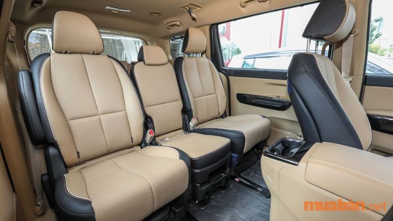 Nội thất bên trong xe Kia Sedona