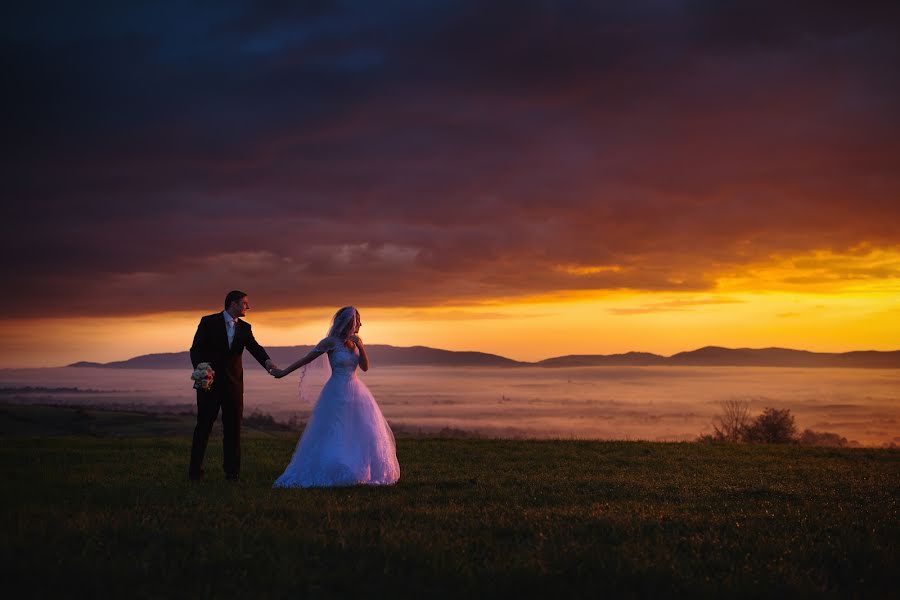 Wedding photographer Bartosz Wyrobek (wyrobek). Photo of 25 May 2017