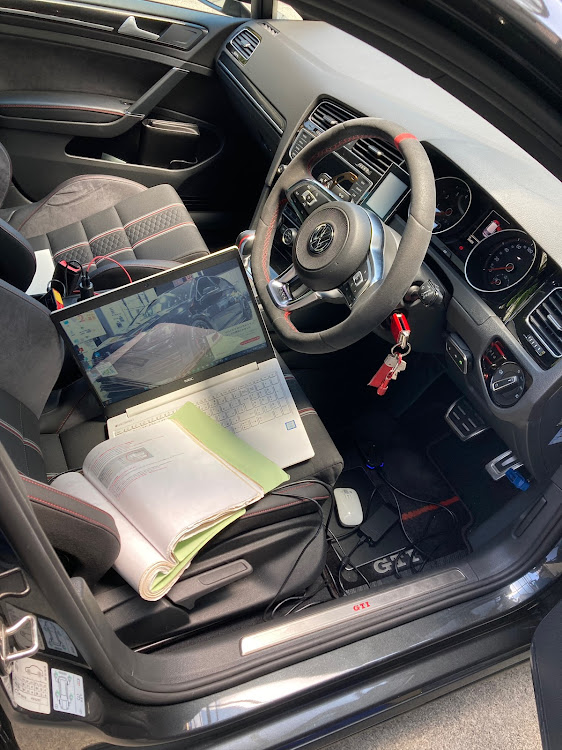 ゴルフ RのTuning Evolution B.L.K・ピックアップ間違いなし公開制限おくだ・バッテリー交換・バッテリーアダプテーション・龍仙に関するカスタム事例の投稿画像3枚目