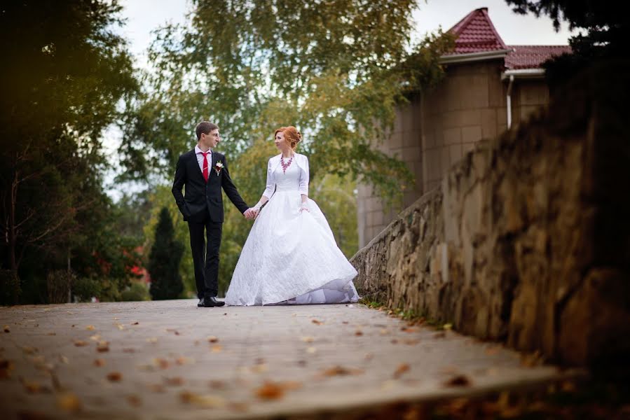 Fotógrafo de bodas Yuriy Golubev (photographer26). Foto del 26 de septiembre 2017